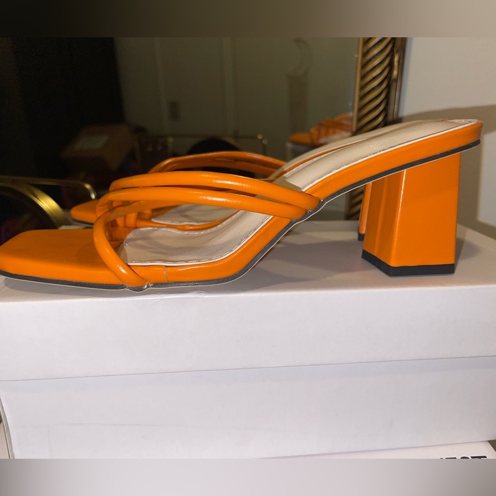Gorgeous orange low -medium thong toe heel. Fits 9-9.5.
